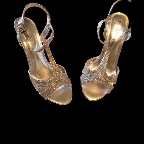 Michelangelo silver iridescent dress sandal.  Size 7 - Picture 2 of 6